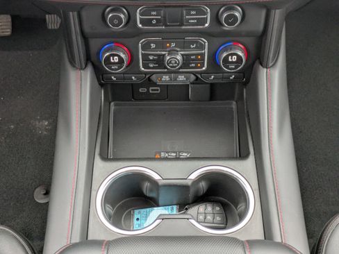 Used 2024 Chevrolet Suburban RST image 17