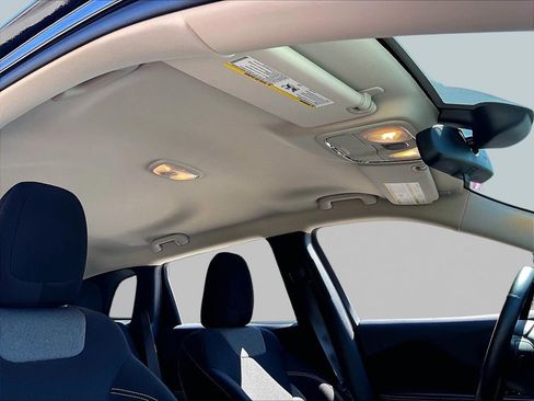 Used 2014 Jeep Cherokee Latitude w/ Cold Weather Group AWD/4WD image 20