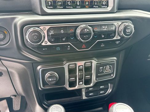 Used 2023 Jeep Wrangler Unlimited Sahara w/ Cold Weather Group image 17