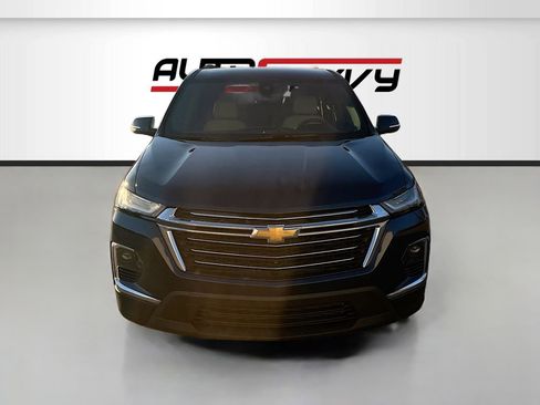 Used 2023 Chevrolet Traverse LT w/ LT Premium Package image 2