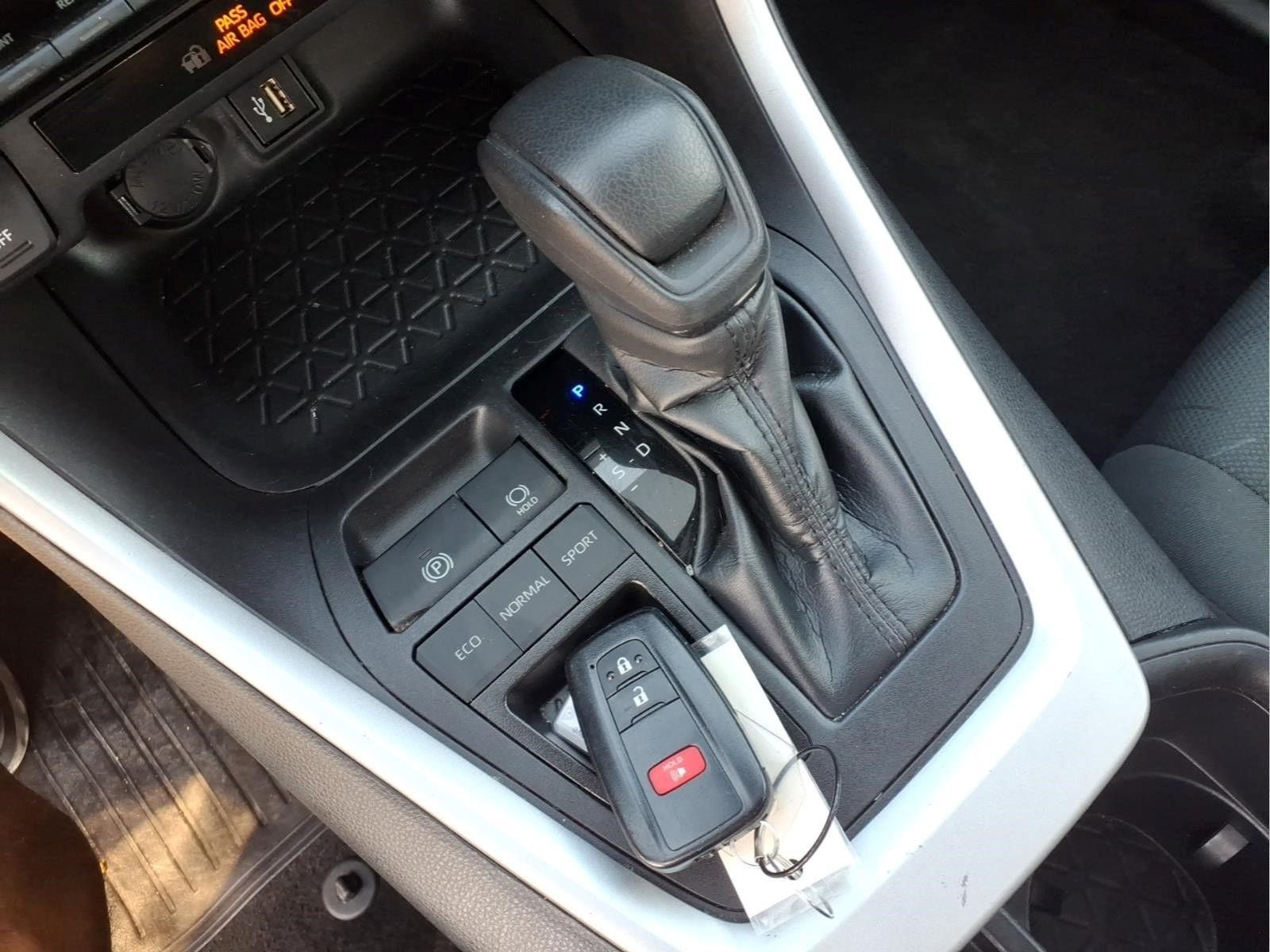 Used 2024 Toyota RAV4 XLE FWD image 12