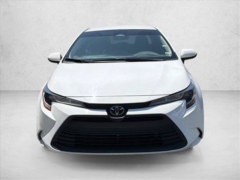 Used 2024 Toyota Corolla LE FWD image 2