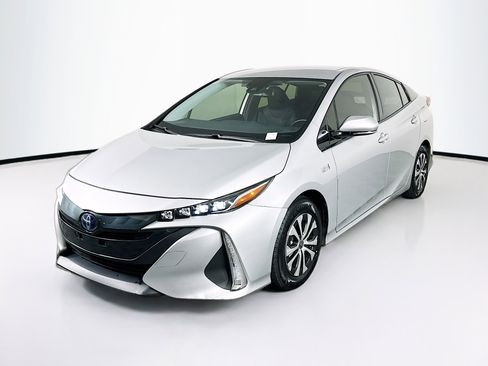 Used 2020 Toyota Prius Prime XLE image 3