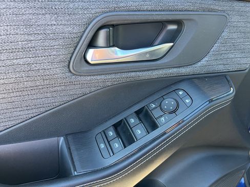 Used 2023 Nissan Rogue SV image 22