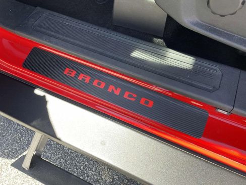 Used 2023 Ford Bronco Wildtrak image 13