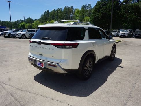 Used 2024 Nissan Pathfinder SL w/ SL Premium Package image 25