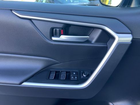 Used 2025 Toyota RAV4 XLE image 20