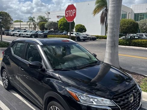 Certified 2023 Nissan Kicks SV image 1