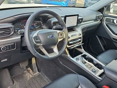 Used 2023 Ford Explorer XLT w/ Equipment Group 202A AWD/4WD image 11