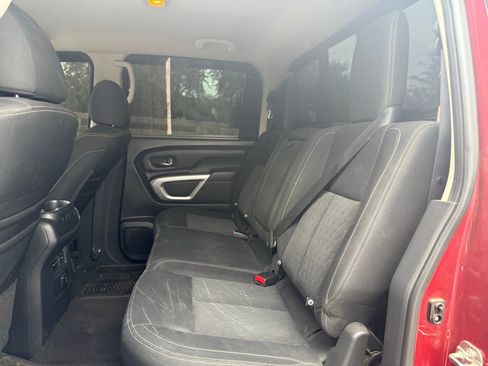 Used 2018 Nissan Titan SV w/ SV Convenience Package image 9