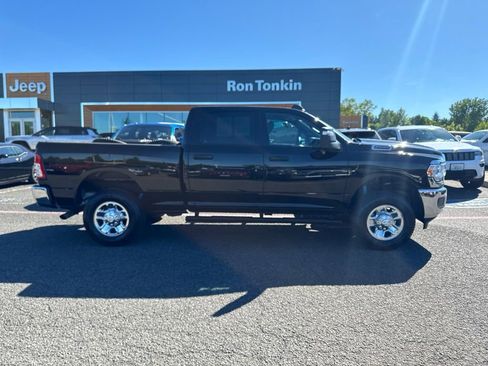Used 2024 RAM 2500 Tradesman w/ Chrome Appearance Group AWD/4WD image 10
