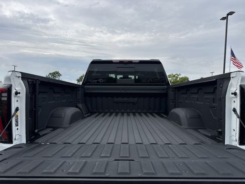 Used 2024 GMC Sierra 2500 AT4 w/ AT4 Premium Plus Package AWD/4WD image 34