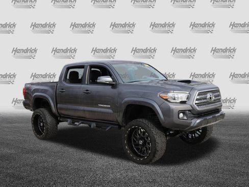 Used 2017 Toyota Tacoma TRD Sport image 2