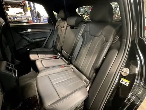 Certified 2025 Audi Q5 2.0T Premium image 26