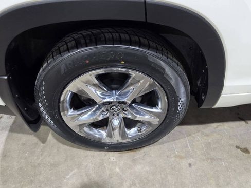 Used 2019 Toyota Highlander Limited Platinum AWD/4WD image 22