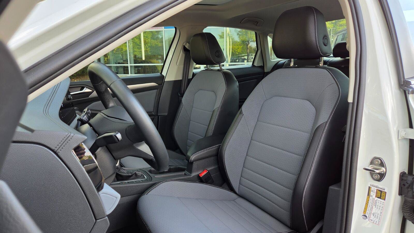 Certified 2026 Volkswagen Jetta SE FWD image 22
