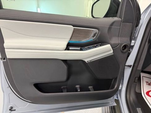 New 2026 Ford Expedition Platinum image 16