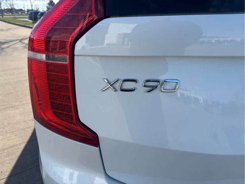 Used 2024 Volvo XC90 B5 Core AWD/4WD image 8