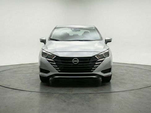 Used 2025 Nissan Versa SV image 2