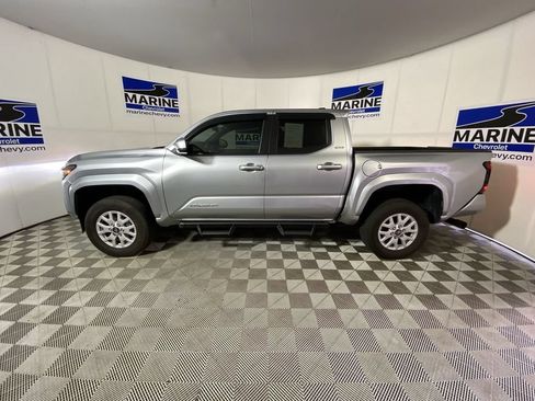 Used 2024 Toyota Tacoma SR5 AWD/4WD image 13