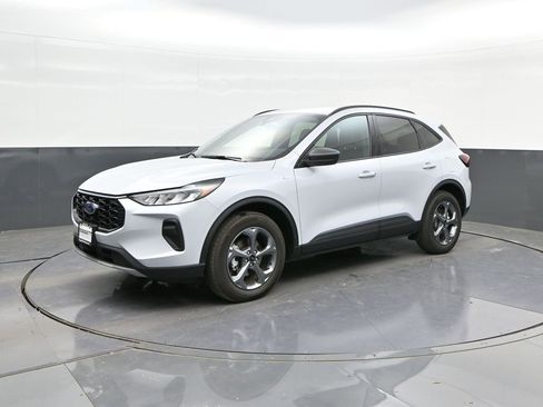 Certified 2025 Ford Escape ST-Line image 1