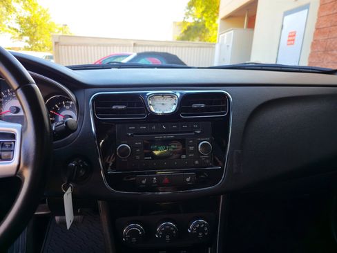 Used 2013 Chrysler 200 Limited image 18