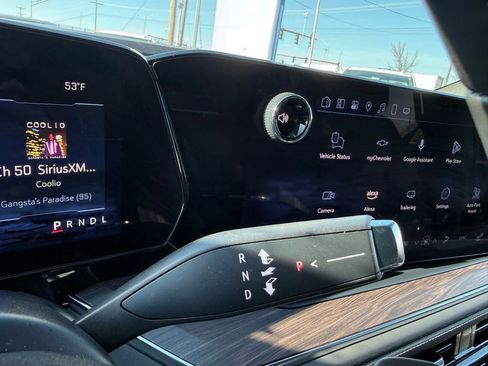 Used 2025 Chevrolet Suburban Z71 image 20