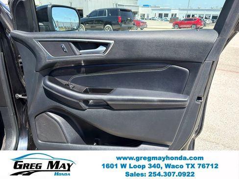 Used 2018 Ford Edge Titanium w/ Equipment Group 301A FWD image 30