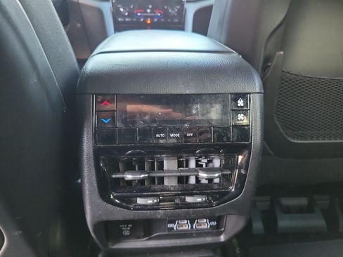 Used 2023 Jeep Grand Cherokee L Laredo AWD/4WD image 9