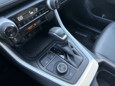 Used 2021 Toyota RAV4 XLE Premium image 26