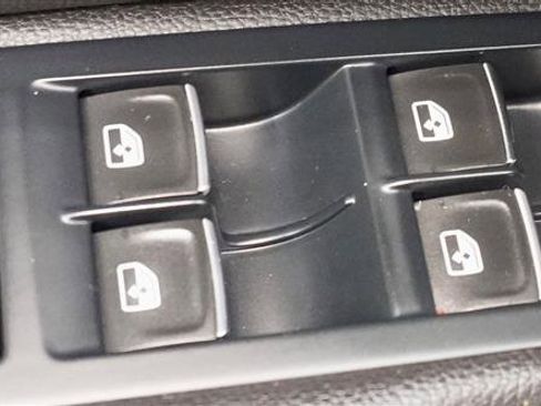 Used 2016 Volkswagen Golf R 4-Door image 31