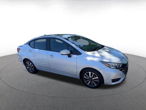 Used 2025 Nissan Versa SV FWD image 2