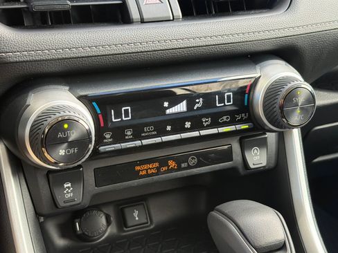 Used 2022 Toyota RAV4 XLE FWD image 26