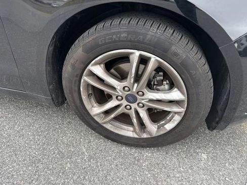 Used 2018 Ford Fusion SE w/ Fusion SE Technology Package image 11