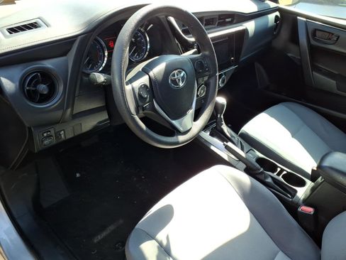 Used 2019 Toyota Corolla L image 2