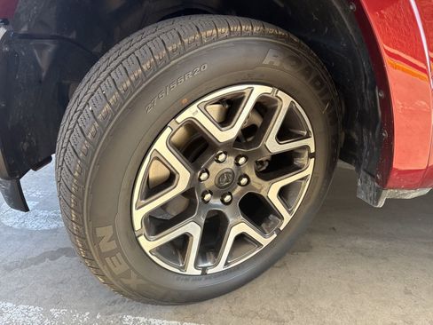Used 2025 RAM 1500 Laramie AWD/4WD image 15
