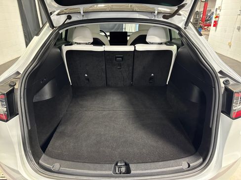 Used 2021 Tesla Model Y Long Range image 12