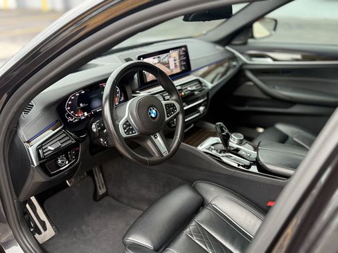 Used 2021 BMW M550i xDrive image 17