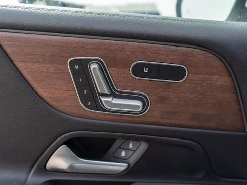 Used 2023 Mercedes-Benz GLB 250 4MATIC image 17