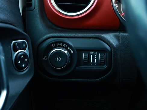 Used 2019 Jeep Wrangler Unlimited Rubicon AWD/4WD image 15