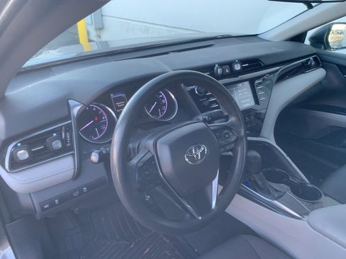 Used 2019 Toyota Camry L image 9