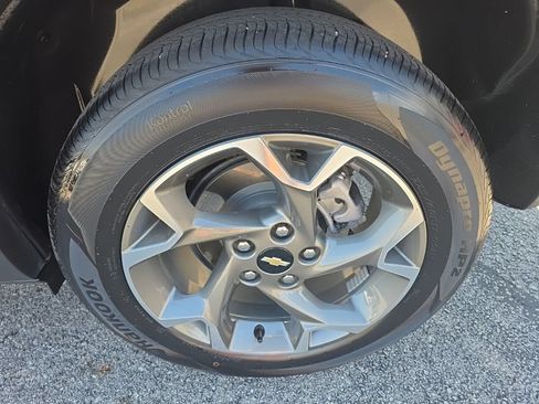 Used 2025 Chevrolet Trax LT FWD image 7