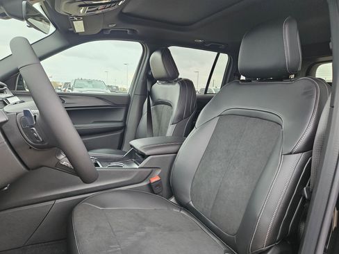 New 2025 Jeep Grand Cherokee Altitude image 12