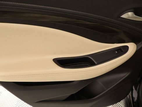 Used 2019 Buick Envision Essence image 18