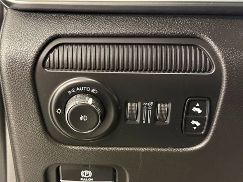 Used 2024 Jeep Wagoneer Series II AWD/4WD image 23