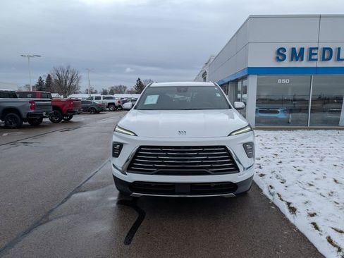 Used 2025 Buick Enclave Preferred image 2