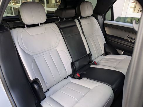 Used 2025 Land Rover Range Rover Sport Dynamic SE image 29