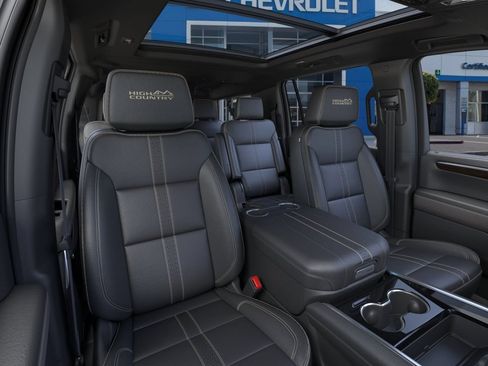 New 2026 Chevrolet Suburban High Country AWD/4WD image 17