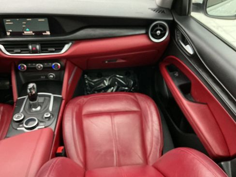 Used 2018 Alfa Romeo Stelvio AWD image 31