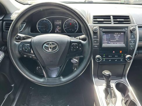 Used 2017 Toyota Camry LE FWD image 8